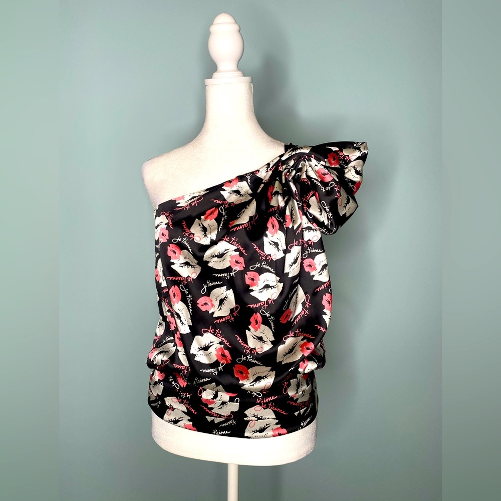 Black one-shoulder top from Bebe.  Je t’aime! Size XS LIKE NEW
